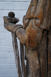 Une grande figure de Guanyin en bois sculpt&eacute;, Chine, Ming